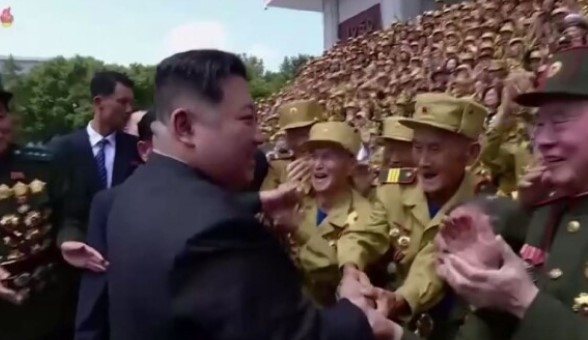 Лидерът на Северна Корея Ким Чен-ун обяви победа над коронавируса